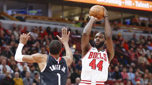  Chicago Bulls forward Patrick Williams (44) shoots against Houston Rockets forward Jabari Smith Jr. (1) 